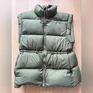 Aritzia Wilfred Laramie Puffer Vest